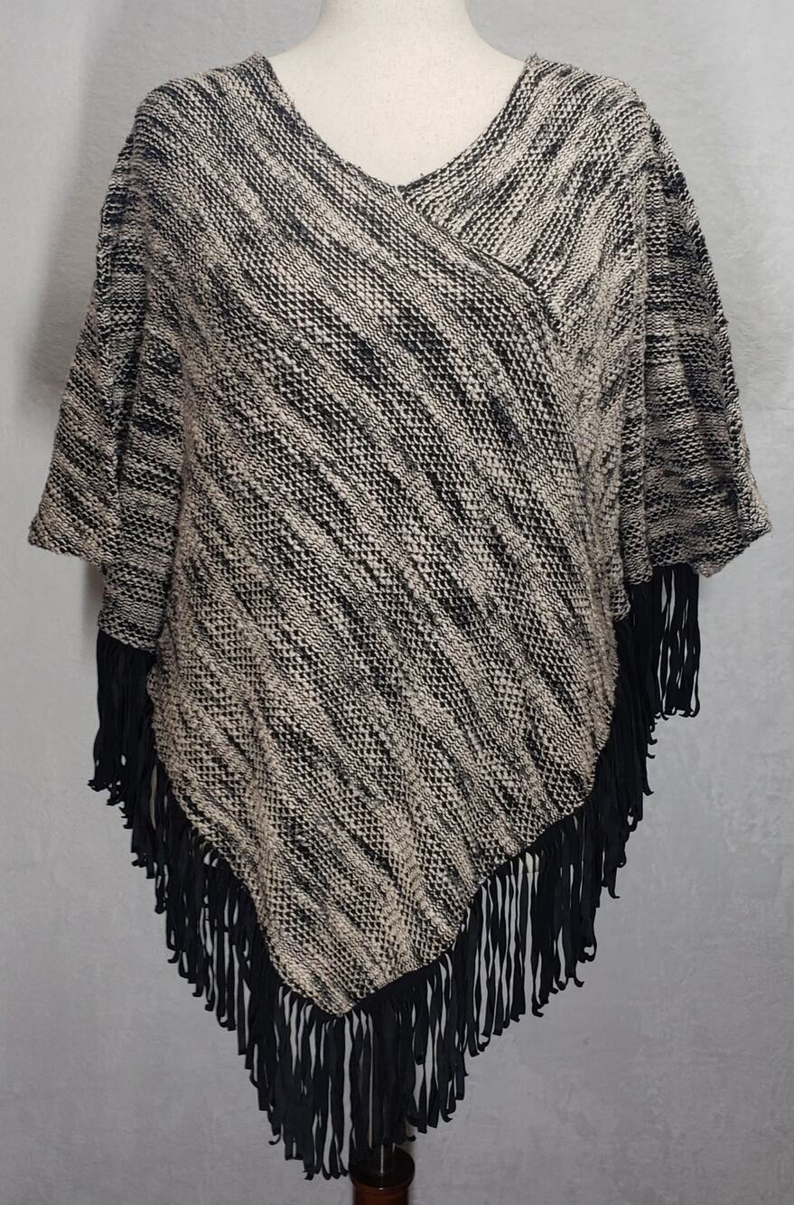 Vince Camuto S/M Marled Knit Fringe Poncho Sweater Boho Whimsigoth Cottagecore